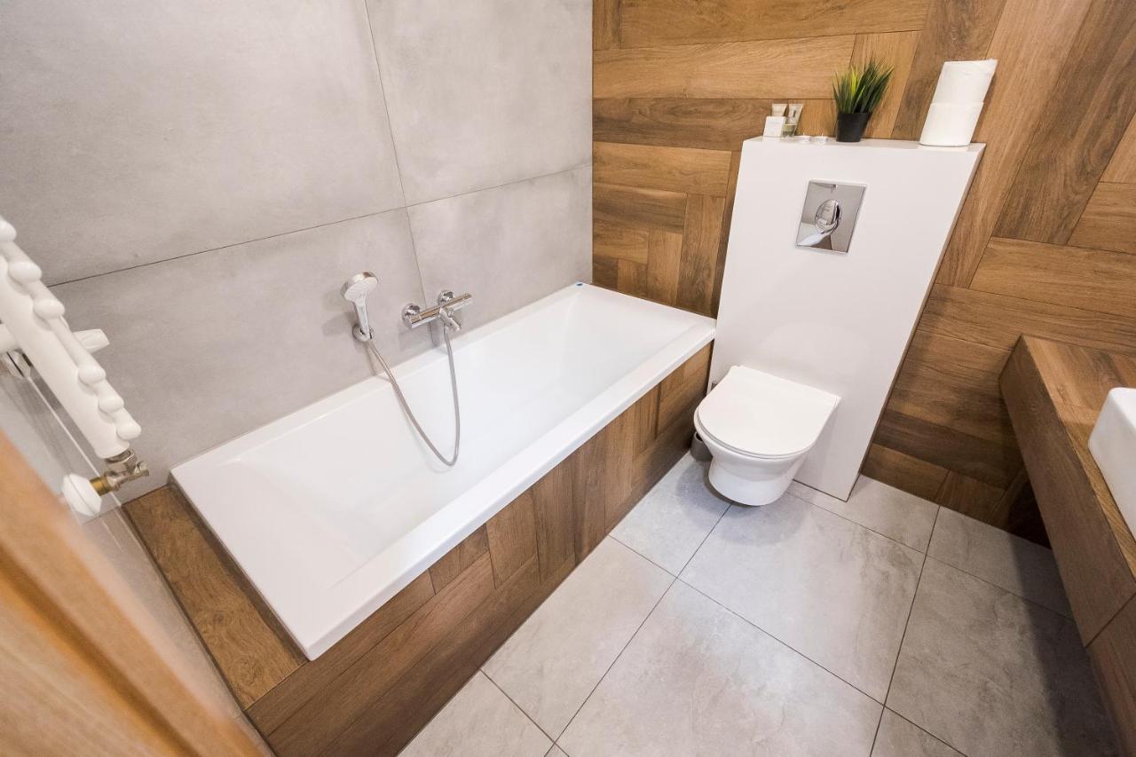Apartament Z Ogrodkiem I Garazem Poznan Exterior photo